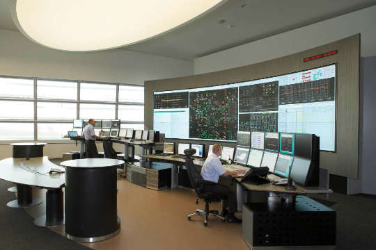 Eine Innenaufnahme der Steuerzentrale von APG